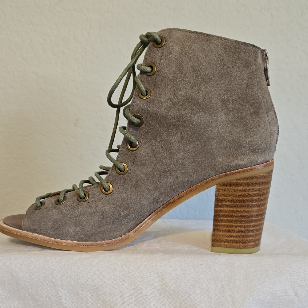 Jeffrey Campbell "Cors" Taupe Lace-Up Suede Booties. Size 7.5M Gently Worn - Picture 9 of 15